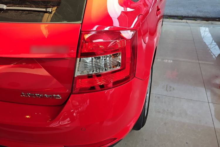 Used Skoda Rapid Spaceback 2016 Revised 1.6L Automatic Chuanxing Version Right Rear Taillight
