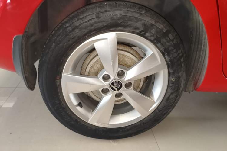 Used Skoda Rapid Spaceback 2016 Revised 1.6L Automatic Chuanxing Version Right Rear Wheel Hub