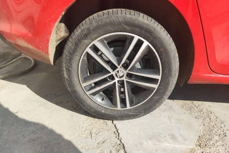 Used Skoda Rapid Spaceback 2016 Revised 1.6L Automatic Smart Drive Version Right Rear Wheel Hub