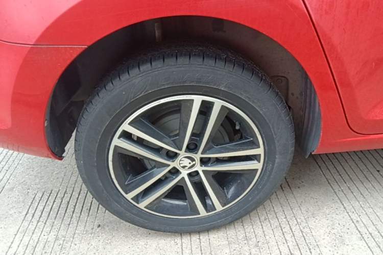 Used Skoda Rapid Spaceback 2016 Revised 1.6L Automatic Chuanxing Version Right Rear Wheel Hub