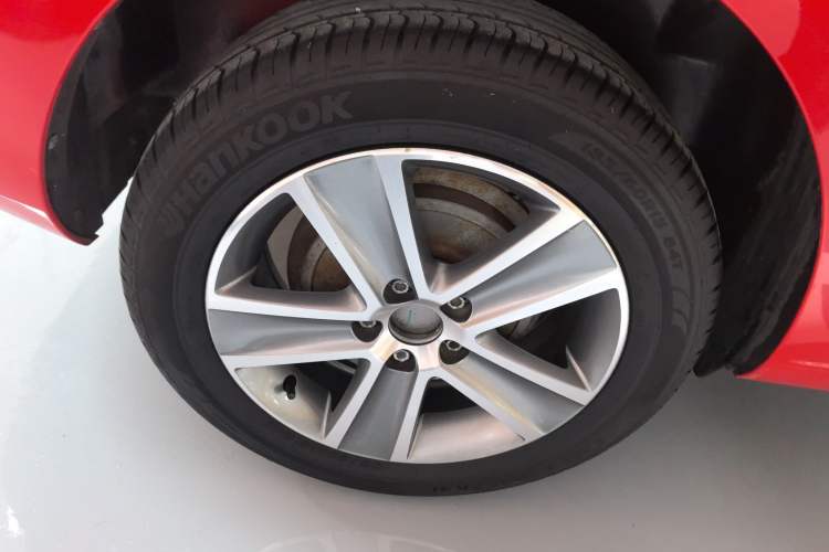 Used Skoda Rapid Spaceback 2016 Revised Version 1.4L Manual Front-Drive Edition Right Rear Wheel Hub