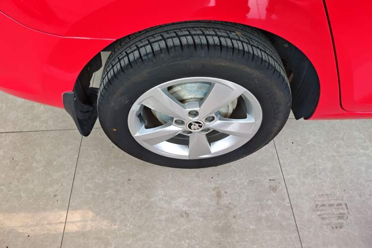 Used Skoda Rapid Spaceback 2016 Revised 1.6L Automatic Chuanxing Version Right Rear Wheel Hub