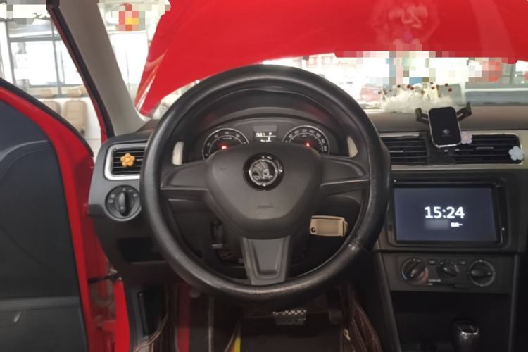 Used Skoda Rapid Spaceback 2016 Revised 1.6L Automatic Chuanxing Version Steering Wheel