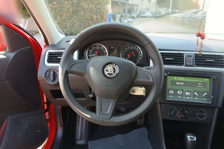 Used Skoda Rapid Spaceback 2016 Revised 1.6L Automatic Chuanxing Version Steering Wheel