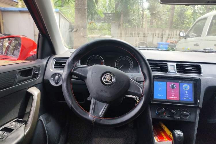 Used Skoda Rapid Spaceback 2016 Revised Version 1.6L Automatic Front-Drive Edition Steering Wheel