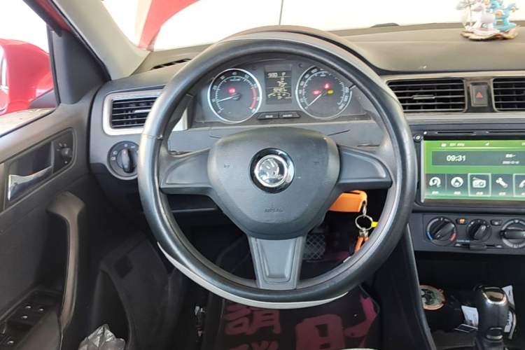 Used Skoda Rapid Spaceback 2016 Revised 1.6L Automatic Chuanxing Version Steering Wheel
