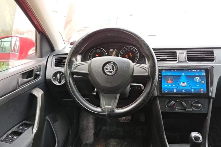 Used Skoda Rapid Spaceback 2016 Revised Version 1.6L Automatic Front-Drive Edition Steering Wheel
