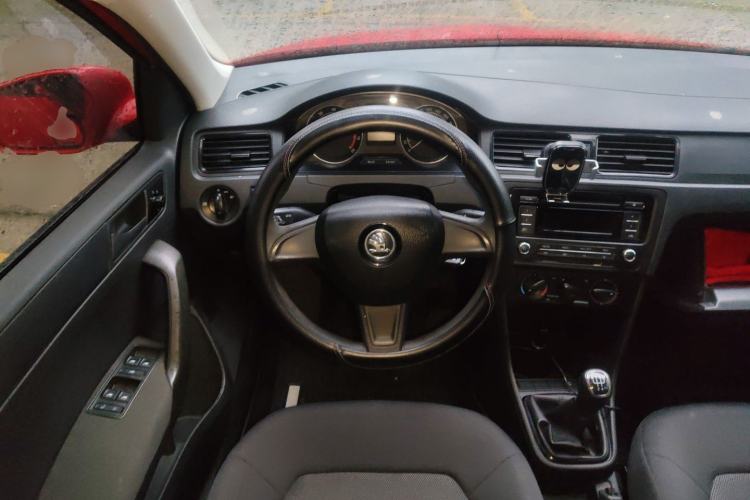 Used Skoda Rapid Spaceback 2016 Revised Version 1.4L Manual Front-Drive Edition Steering Wheel