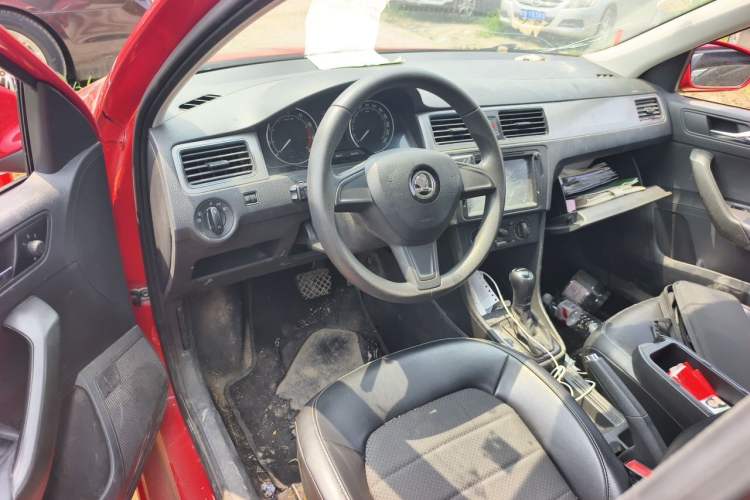 Used Skoda Rapid Spaceback 2016 Revised 1.6L Automatic Chuanxing Version Steering Wheel