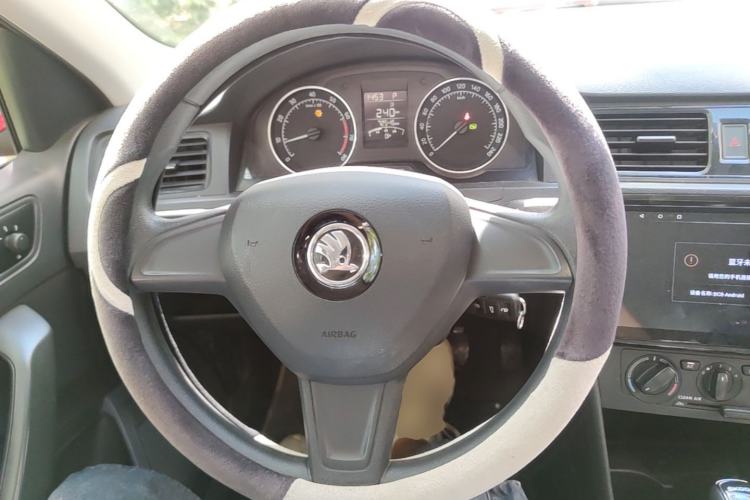 Used Skoda Rapid Spaceback 2016 Revised Version 1.6L Automatic Front-Drive Edition Steering Wheel
