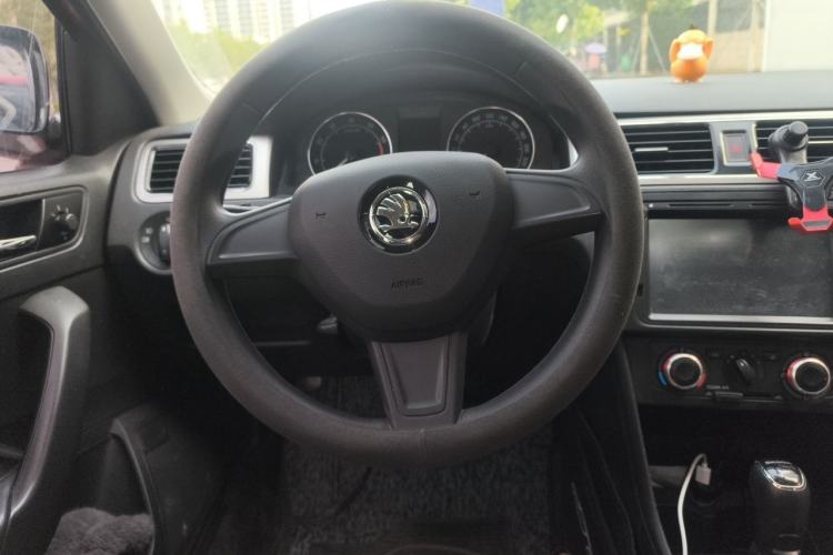 Used Skoda Rapid Spaceback 2016 Revised 1.6L Automatic Chuanxing Version Steering Wheel