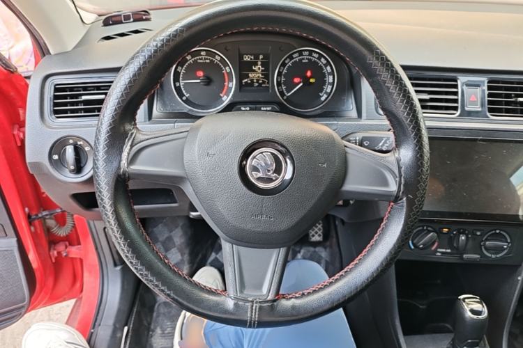 Used Skoda Rapid Spaceback 2016 Revised Version 1.6L Automatic Front-Drive Edition Steering Wheel
