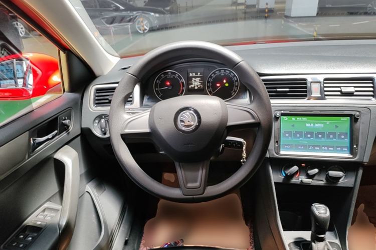 Used Skoda Rapid Spaceback 2016 Revised 1.6L Automatic Chuanxing Version Steering Wheel