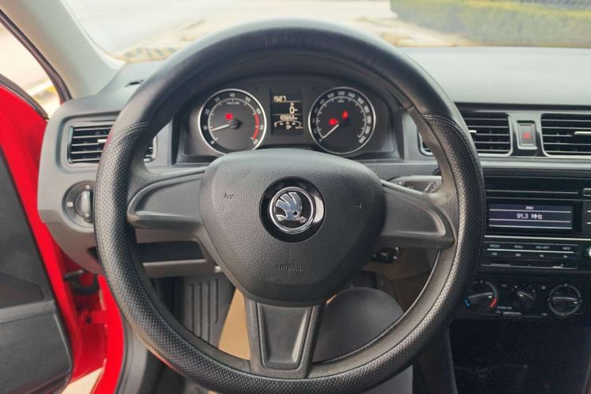 Used Skoda Rapid Spaceback 2016 Revised Version 1.6L Manual Front-Drive Edition Steering Wheel