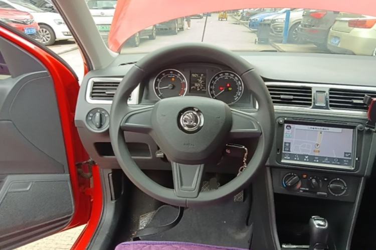 Used Skoda Rapid Spaceback 2016 Revised 1.6L Automatic Chuanxing Version Steering Wheel