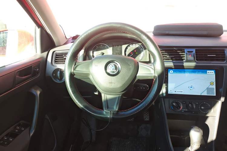 Used Skoda Rapid Spaceback 2016 Revised Version 1.6L Automatic Front-Drive Edition Steering Wheel