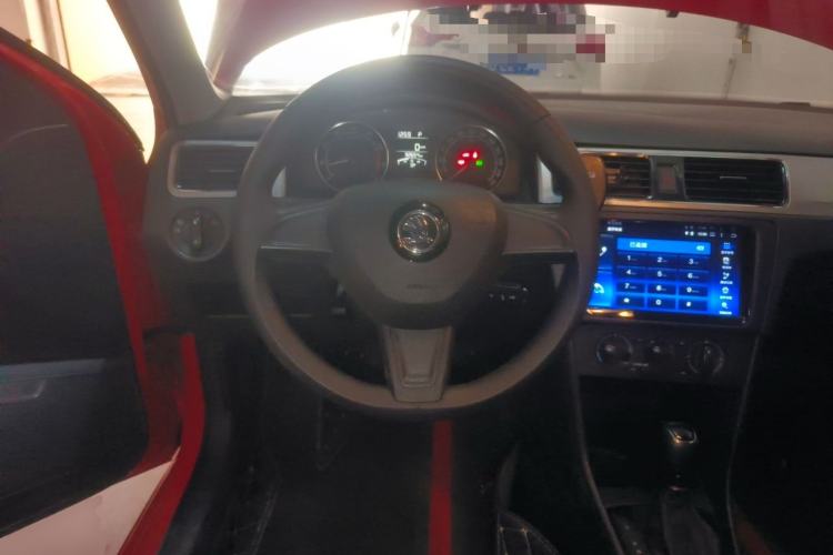 Used Skoda Rapid Spaceback 2016 Revised 1.6L Automatic Chuanxing Version Steering Wheel