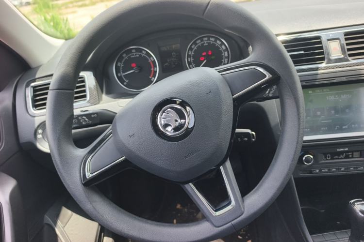 Used Skoda Rapid Spaceback 2016 Revised 1.6L Automatic Smart Drive Version Steering Wheel