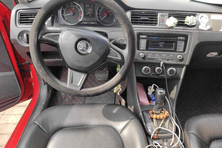 Used Skoda Rapid Spaceback 2016 Revised Version 1.6L Automatic Front-Drive Edition Steering Wheel