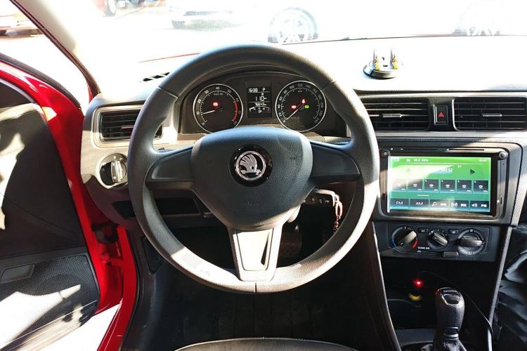 Used Skoda Rapid Spaceback 2016 Revised 1.6L Automatic Chuanxing Version Steering Wheel