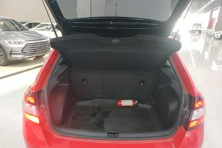 Used Skoda Rapid Spaceback 2016 Revised 1.6L Automatic Smart Drive Version Trunk