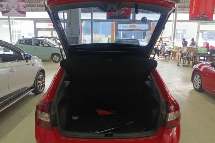 Used Skoda Rapid Spaceback 2016 Revised 1.6L Automatic Smart Drive Version Trunk