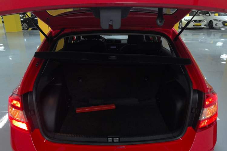 Used Skoda Rapid Spaceback 2016 Revised Version 1.4L Manual Front-Drive Edition Trunk