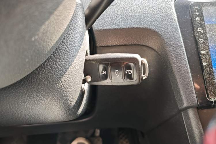 Used Skoda Rapid Spaceback 2016 Revised Version 1.6L Automatic Front-Drive Edition Vehicle Key