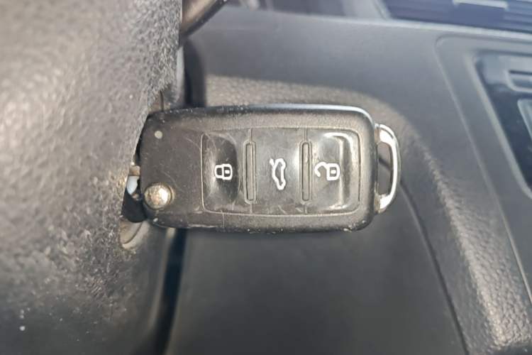 Used Skoda Rapid Spaceback 2016 Revised Version 1.6L Manual Front-Drive Edition Vehicle Key