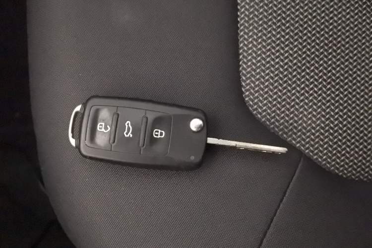 Used Skoda Rapid Spaceback 2016 Revised Version 1.4L Manual Front-Drive Edition Vehicle Key