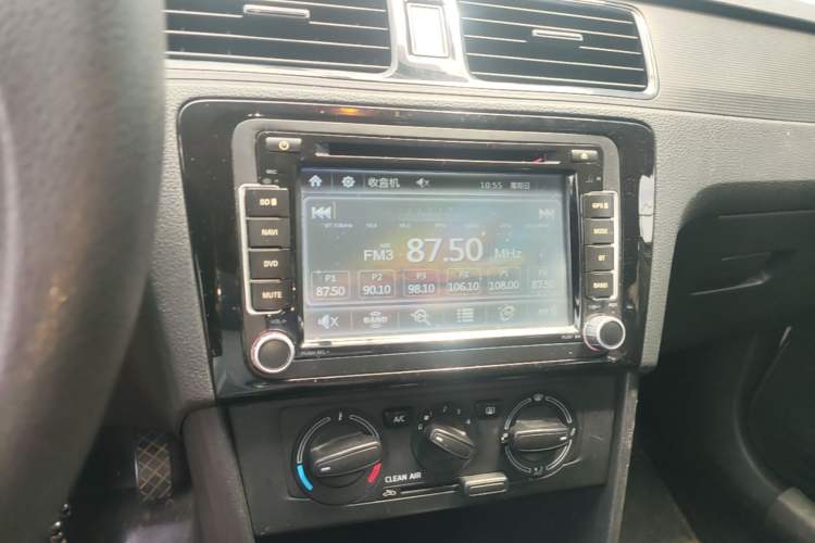 Used Skoda Rapid Spaceback 2016 1.6L Automatic Front-Wheel Drive Model Audio And AC Panel