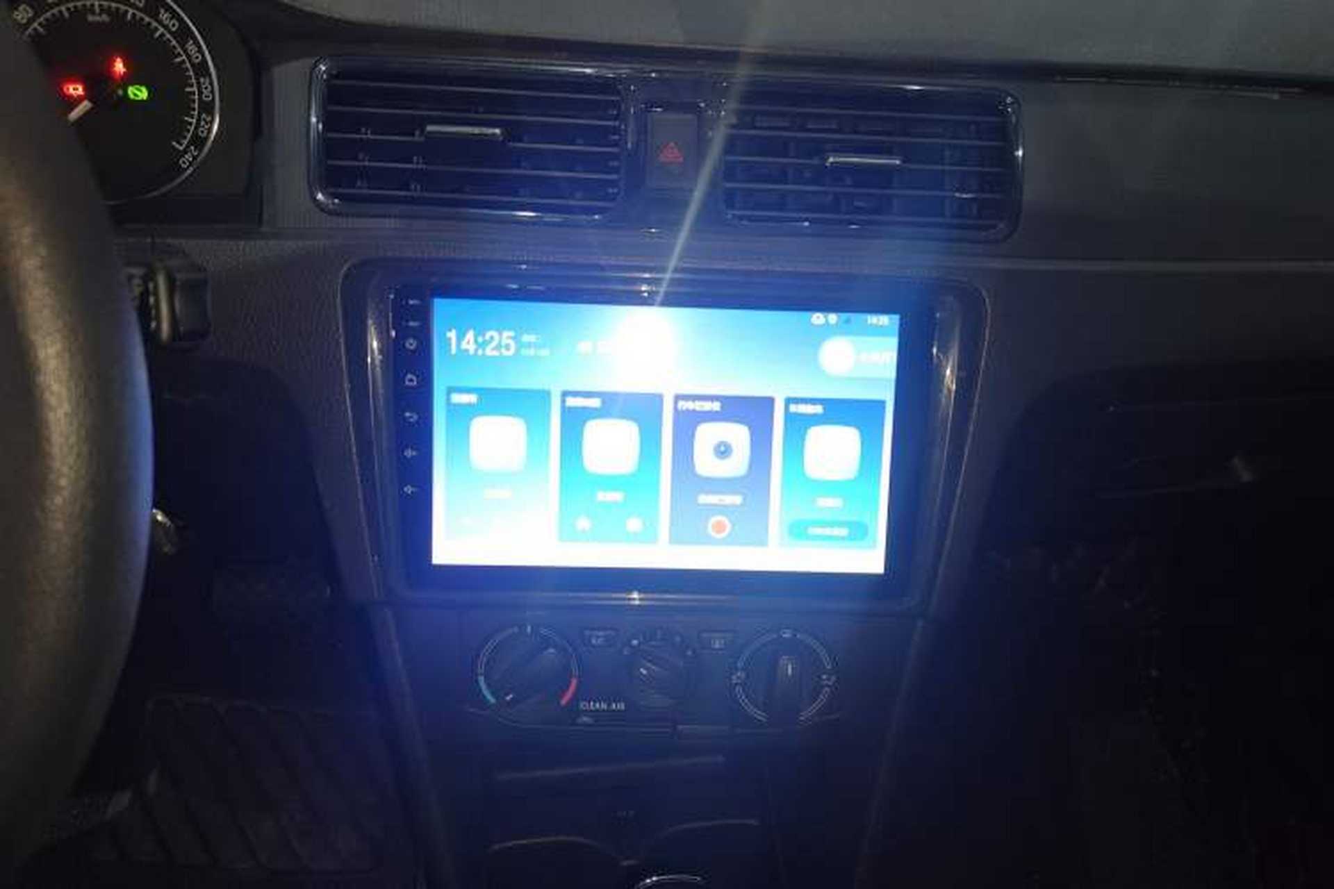 Used Skoda Rapid Spaceback 2016 Revised Version 1.6L Automatic Front-Drive Edition Audio And AC Panel