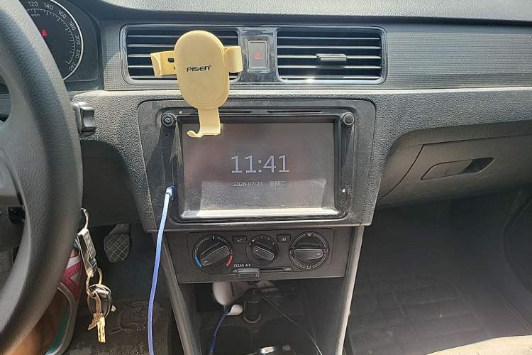 Used Skoda Rapid Spaceback 2016 Revised Version 1.4L Manual Front-Drive Edition Audio And AC Panel
