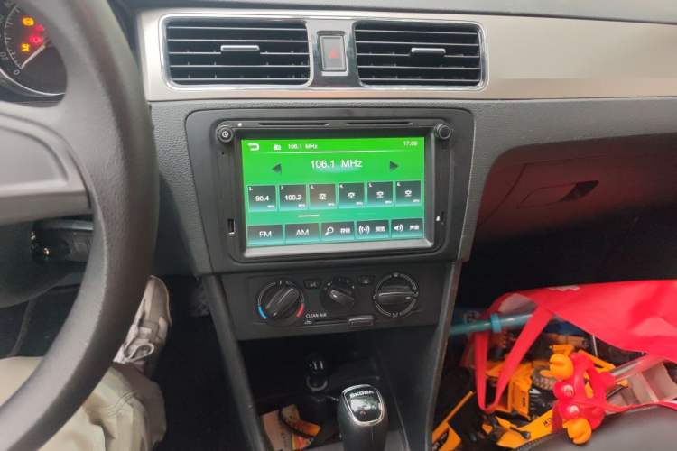 Used Skoda Rapid Spaceback 2016 Revised 1.6L Automatic Chuanxing Version Audio And AC Panel