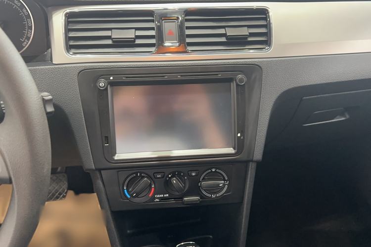 Used Skoda Rapid Spaceback 2016 Revised 1.6L Automatic Chuanxing Version Audio And AC Panel