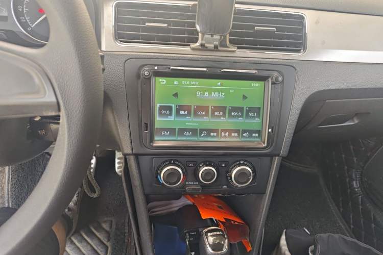 Used Skoda Rapid Spaceback 2016 Revised 1.6L Automatic Chuanxing Version Audio And AC Panel