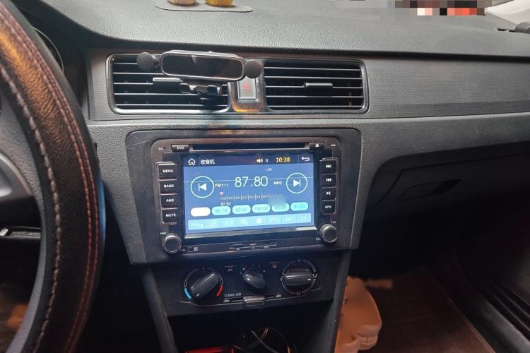 Used Skoda Rapid Spaceback 2016 Revised Version 1.6L Automatic Front-Drive Edition Audio And AC Panel
