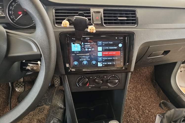 Used Skoda Rapid Spaceback 2016 Revised Version 1.4L Manual Front-Drive Edition Audio And AC Panel