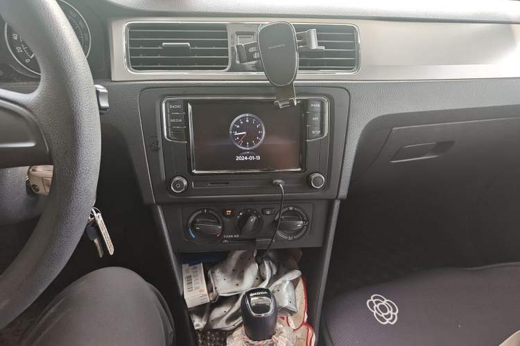 Used Skoda Rapid Spaceback 2016 Revised 1.6L Automatic Chuanxing Version Audio And AC Panel