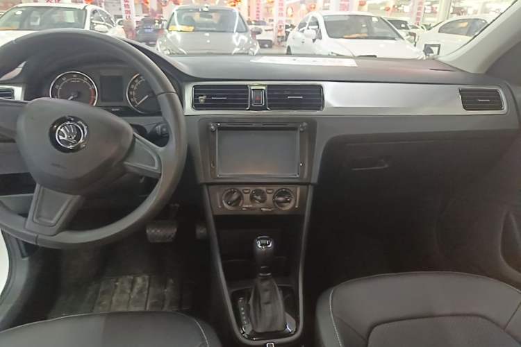 Used Skoda Rapid Spaceback 2016 Revised 1.6L Automatic Chuanxing Version Audio And AC Panel