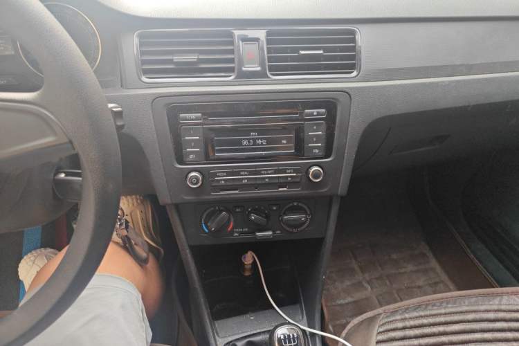 Used Skoda Rapid Spaceback 2016 Revised Version 1.6L Manual Front-Drive Edition Audio And AC Panel