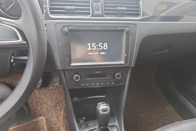 Used Skoda Rapid Spaceback 2016 Revised 1.6L Automatic Smart Drive Version Audio And AC Panel