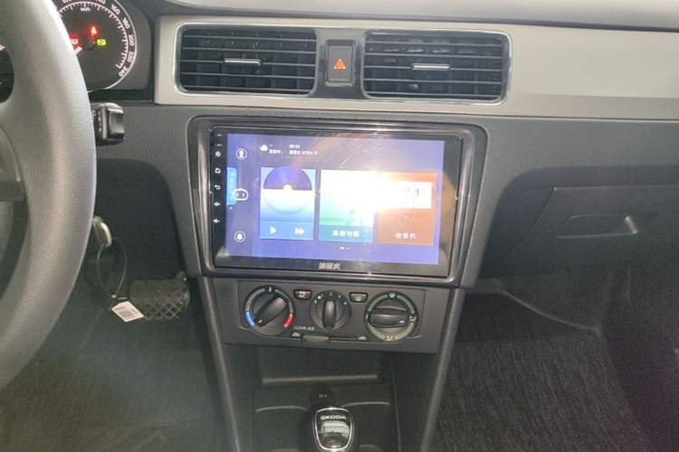 Used Skoda Rapid Spaceback 2016 Revised 1.6L Automatic Chuanxing Version Audio And AC Panel