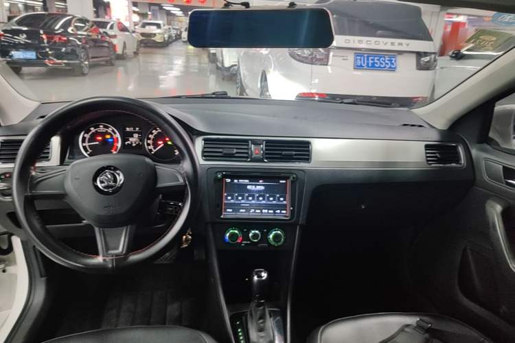 Used Skoda Rapid Spaceback 2016 Revised 1.6L Automatic Chuanxing Version Audio And AC Panel