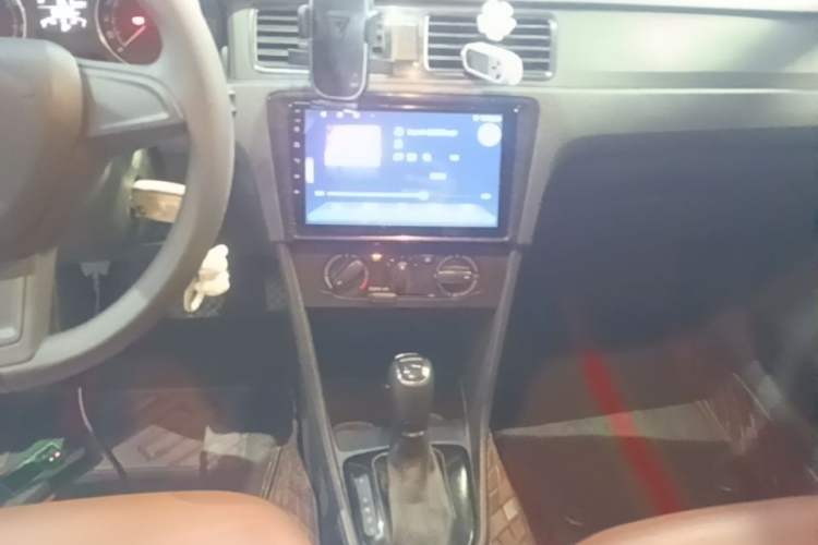 Used Skoda Rapid Spaceback 2016 Revised Version 1.6L Automatic Front-Drive Edition Audio And AC Panel