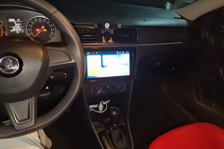 Used Skoda Rapid Spaceback 2016 Revised Version 1.6L Automatic Front-Drive Edition Audio And AC Panel