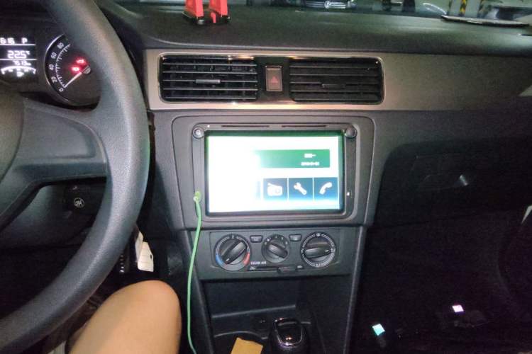 Used Skoda Rapid Spaceback 2016 Revised 1.6L Automatic Chuanxing Version Audio And AC Panel