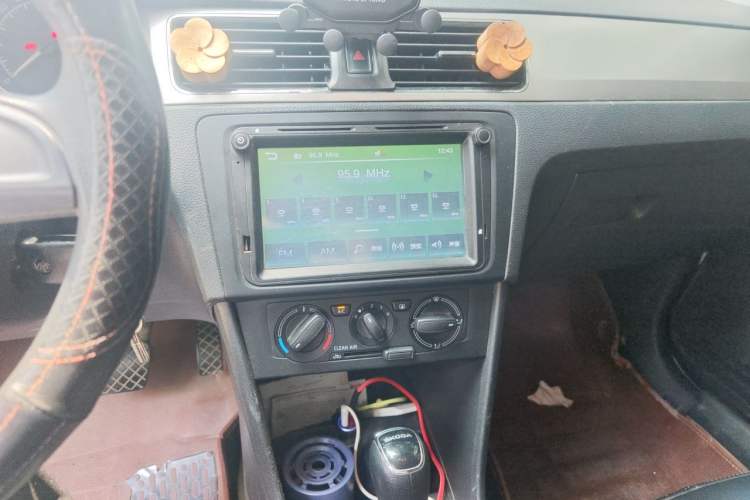 Used Skoda Rapid Spaceback 2016 1.6L Automatic Chuanxing Edition Audio And AC Panel