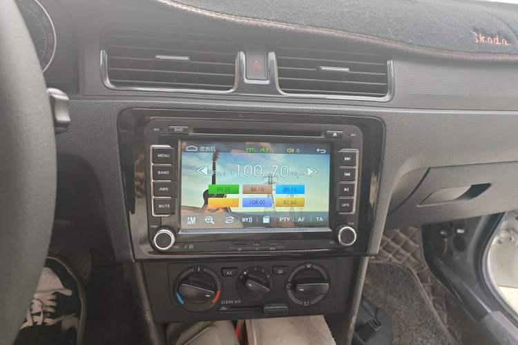 Used Skoda Rapid Spaceback 2016 Revised Version 1.6L Automatic Front-Drive Edition Audio And AC Panel