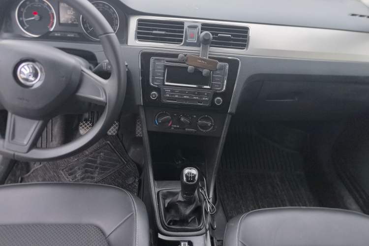 Used Skoda Rapid Spaceback 2016 1.6L Manual Trend Edition Audio And AC Panel